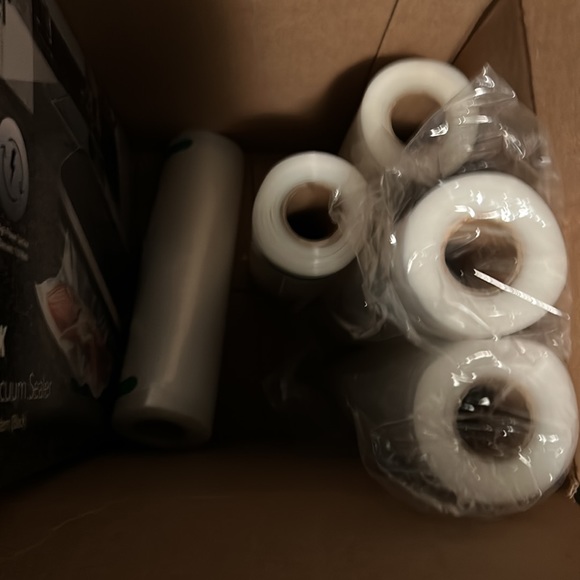 NUTRICHEF FOOD VACUUM SEALER WITH 5 EXTRA SEALER BAGS!! - Picture 2 of 2